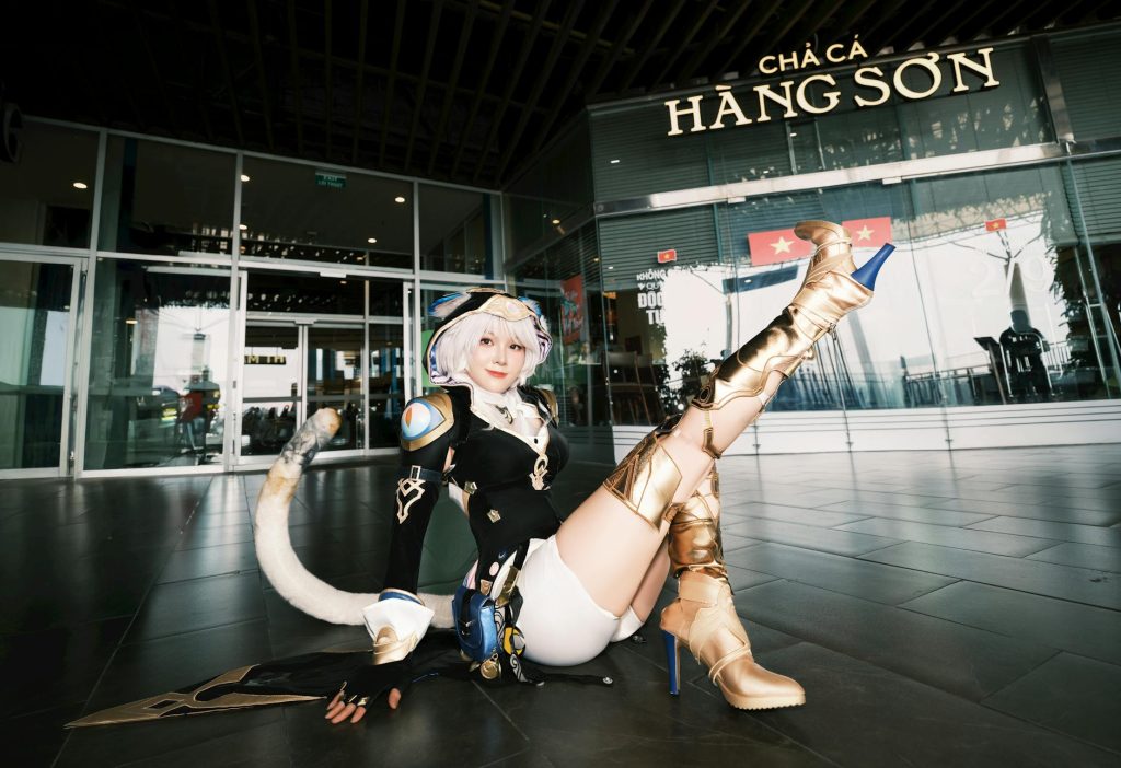 Màn hình game bắn cá với đàn cá di chuyển dày, phù hợp minh họa cách chọn mục tiêu